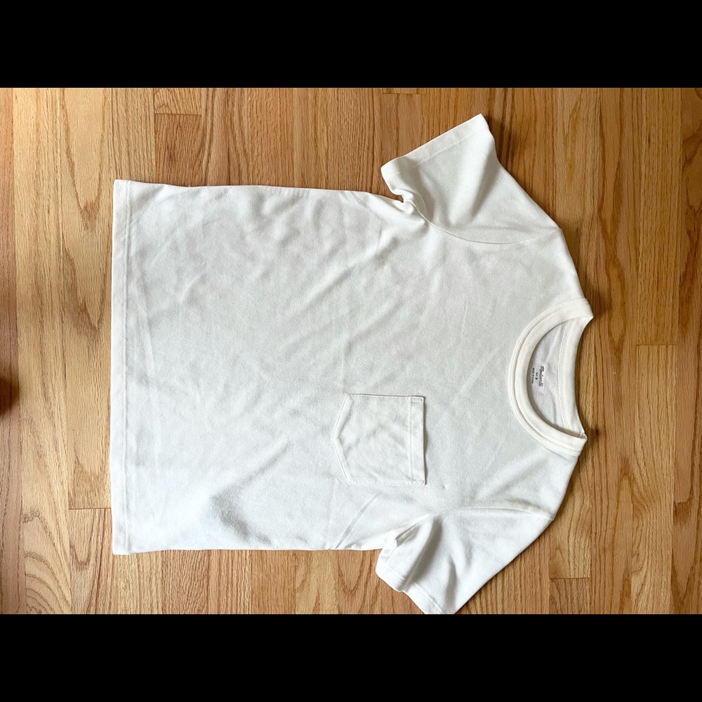 Never worn Madewell crew neck tee, size small.
